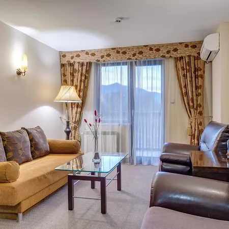 & Holidays - Free Parking Hotel