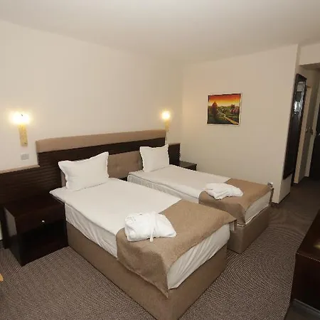 & Holidays - Free Parking 4*