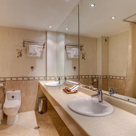 מלון & Holidays - Free Parking בנסקו