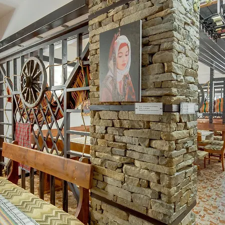 & Holidays - Free Parking 4*