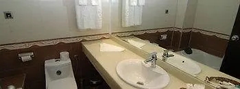 & Holidays - Free Parking בנסקו