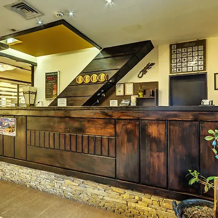 & Holidays - Free Parking מלון 4*