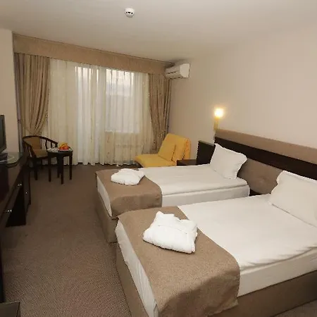 & Holidays - Free Parking בנסקו