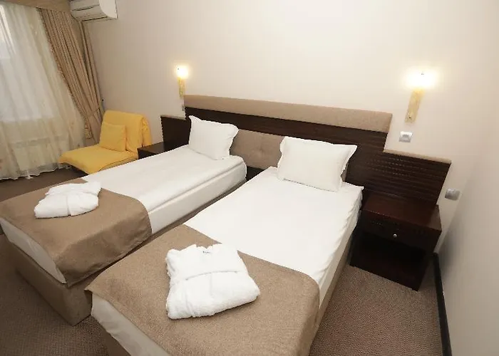 & Holidays - Free Parking Hotel 4*