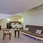 & Holidays - Free Parking Hotel 4*