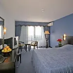 Hotel & Holidays - Free Parking