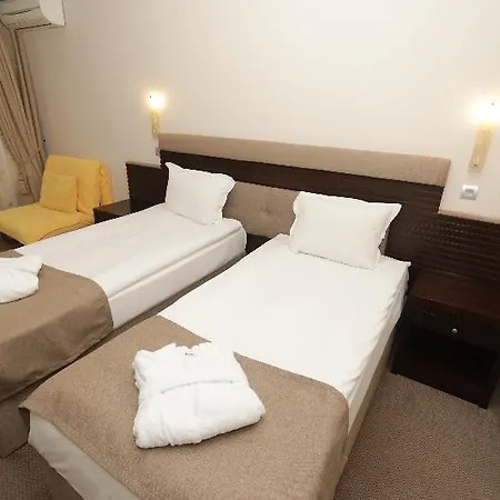 & Holidays - Free Parking Отель 4*
