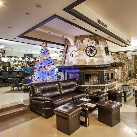 & Holidays - Free Parking Hotel
