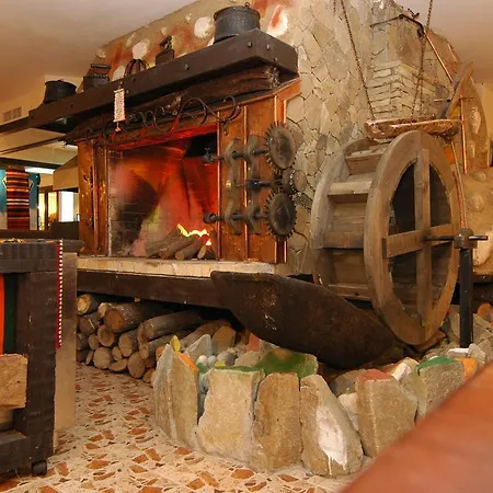 Hotel & Holidays - Free Parking Bansko