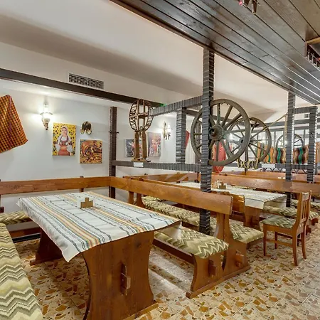 & Holidays - Free Parking Hotel