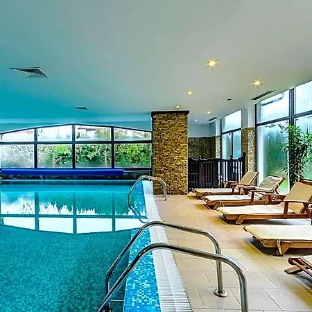 & Holidays - Free Parking 4*