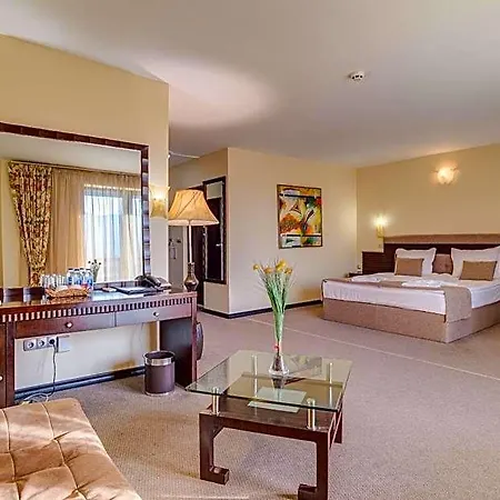 & Holidays - Free Parking Hotel 4*