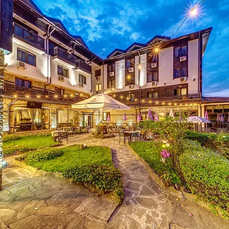 & Holidays - Free Parking Hotel