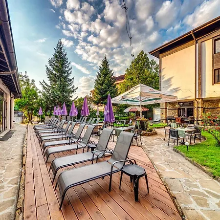 Hotel & Holidays - Free Parking