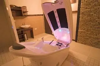 & Holidays - Free Parking 4*