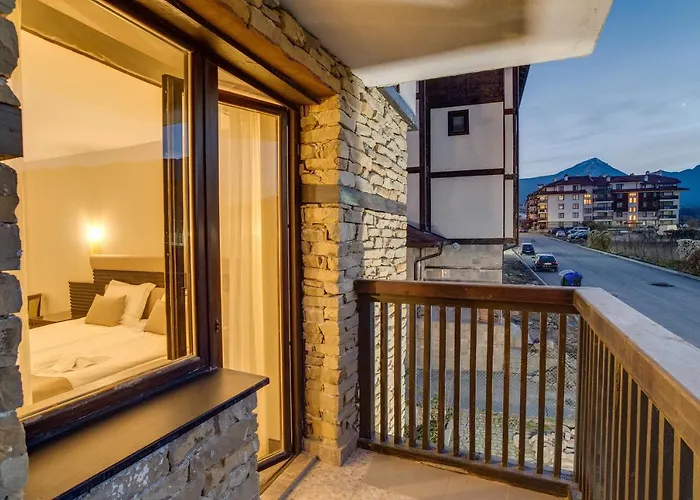 & Holidays - Free Parking Hotel