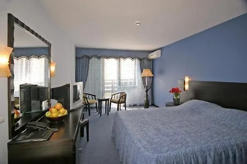 Hotel & Holidays - Free Parking