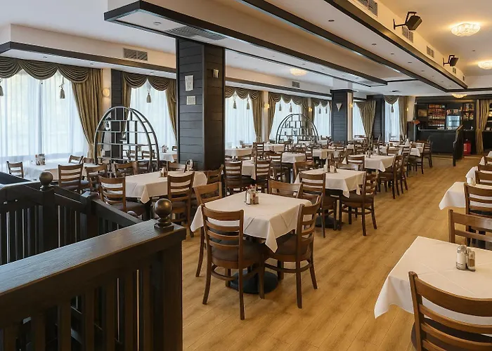 & Holidays - Free Parking Ξενοδοχείο